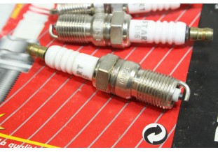 JEU DE 4  BOUGIES START B16...RENAULT SAFRANE R5 ALPINE A310 CITROEN PEUGEOT