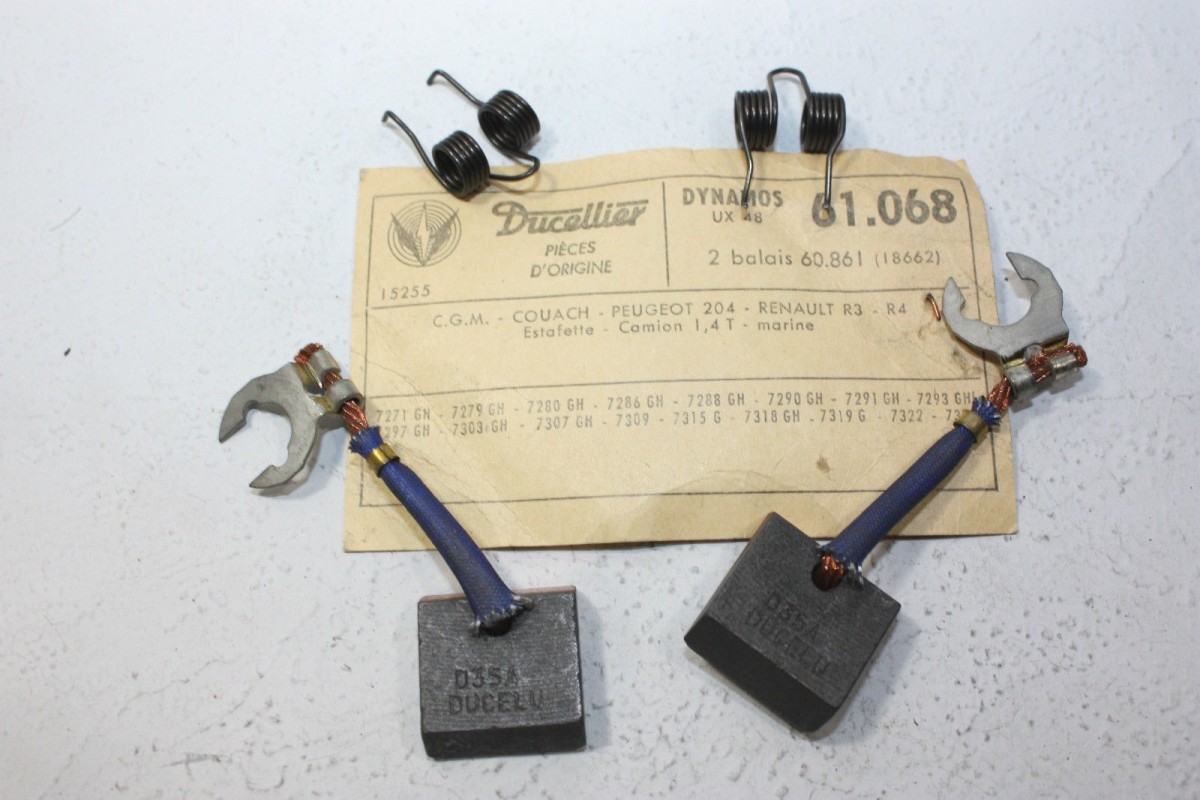 CHARBONS UX 48 POUR DYNAMOS DUCELLIER...POUR R4 R8 R10 PEUGEOT 204 404 D ID DS