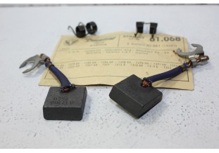 CHARBONS UX 48 POUR DYNAMOS DUCELLIER...POUR R4 R8 R10 PEUGEOT 204 404 D ID DS