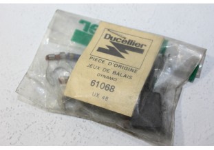 CHARBONS UX 48 POUR DYNAMOS DUCELLIER...POUR R4 R8 R10 PEUGEOT 204 404 D ID DS