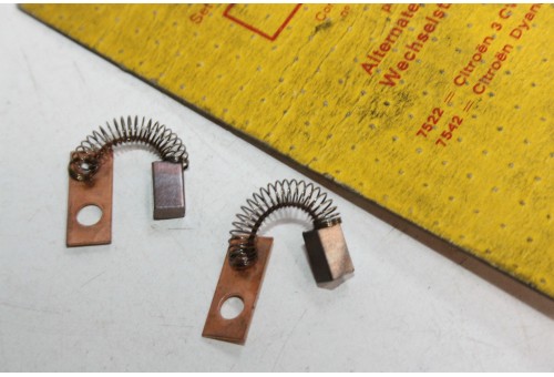 CHARBONS UX 62-63  POUR ALTERNATEURS DUCELLIER ...POUR CITROEN DYAN...