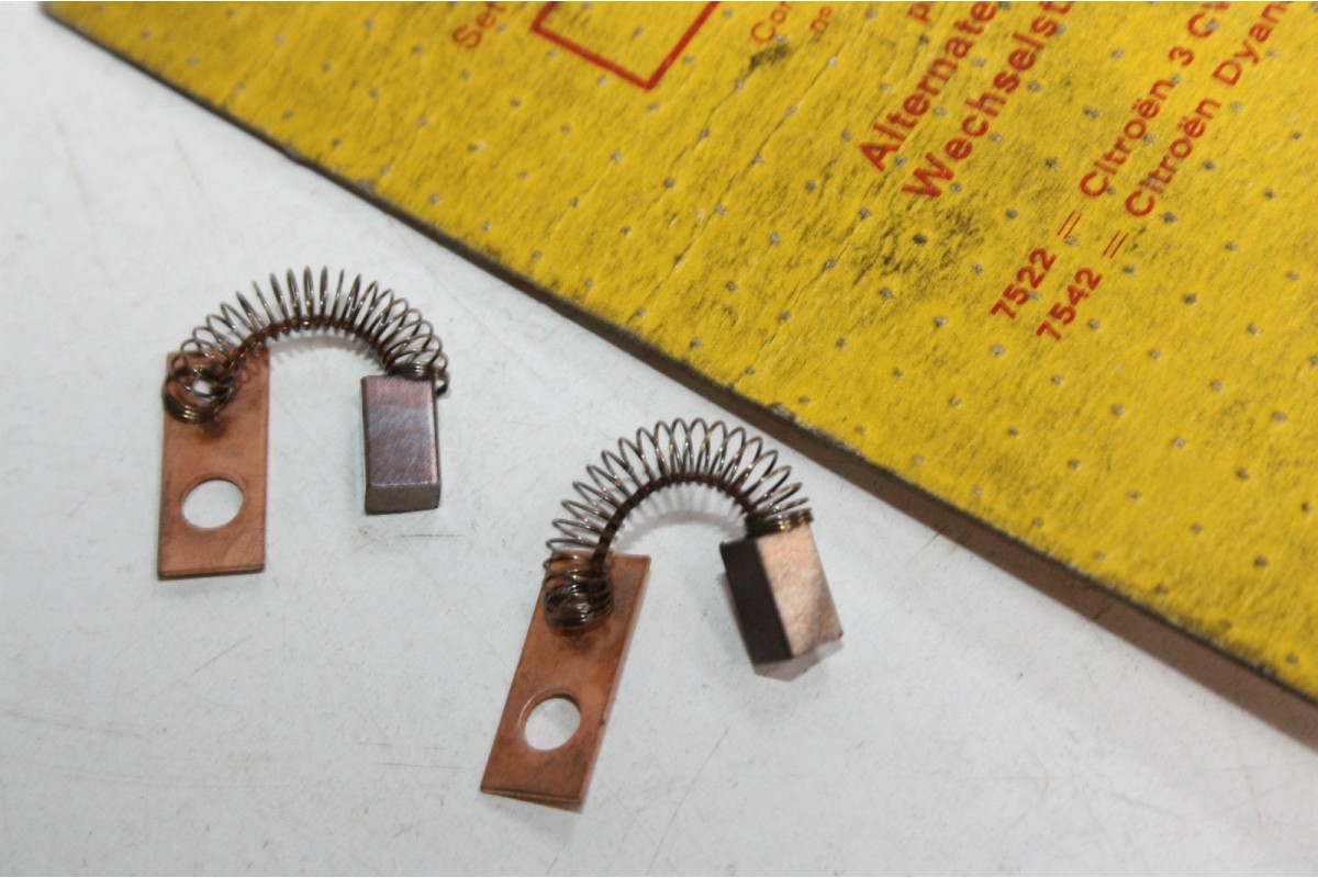 CHARBONS UX 62-63  POUR ALTERNATEURS DUCELLIER ...POUR CITROEN DYAN...