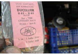 CHARBONS UX 62-63  POUR ALTERNATEURS DUCELLIER ...POUR CITROEN DYAN...
