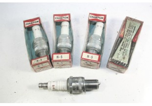 JEU DE 4 BOUGIES CHAMPION N-5..SIMCA 1000 RALLYE RENAULT R15 TS FUE...