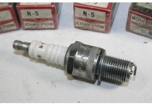 JEU DE 4 BOUGIES CHAMPION N-5..SIMCA 1000 RALLYE RENAULT R15 TS FUE...