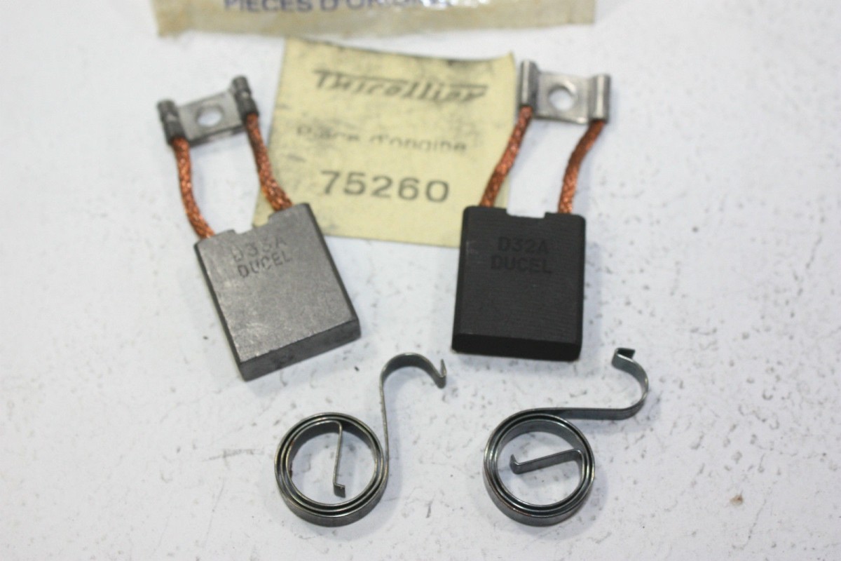 CHARBONS UX 75260 POUR DYNAMOS DUCELLIER...POUR MOTEURS BERNARD - T...
