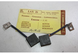 CHARBONS LAX 26 POUR DYNAMOS LUCAS...POUR AUSTIN FORD TRIUMPH MG JA...