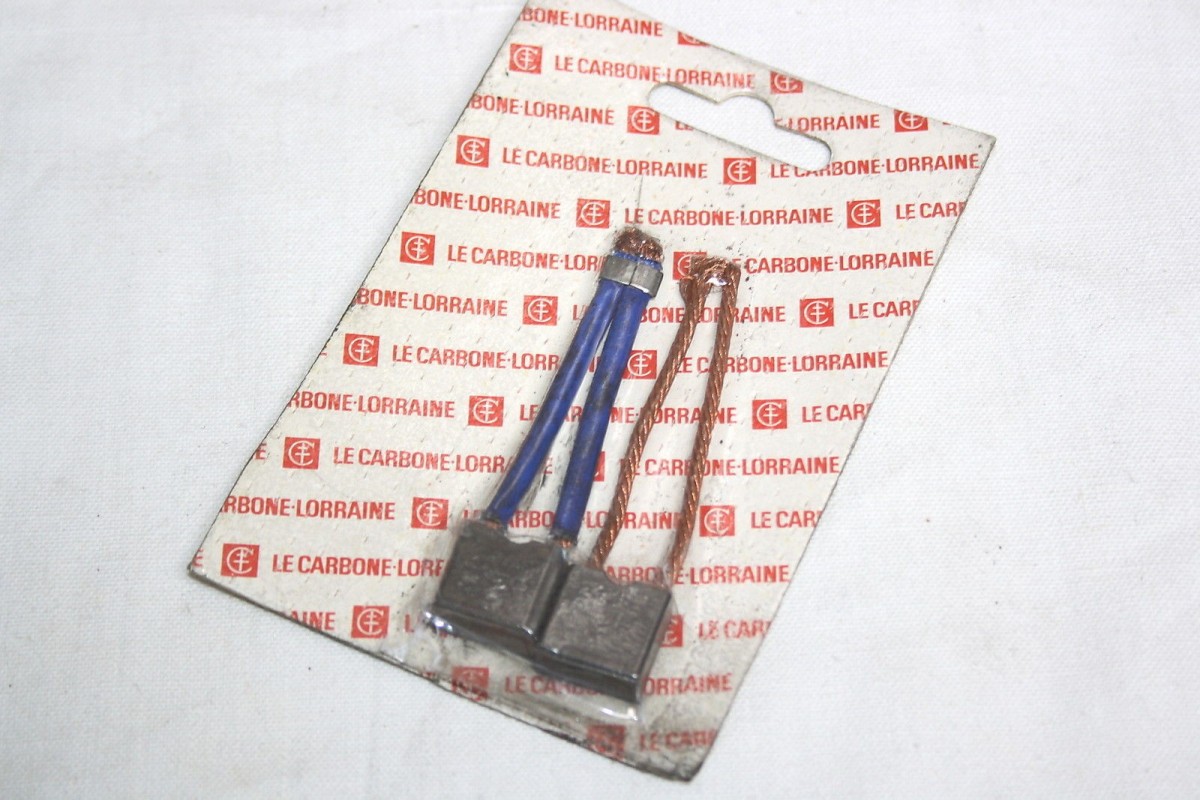 CHARBONS PSX 44-75 POUR DEMARREUR PARIS RHONE...POUR R4 R5 R6 CITRO...