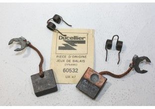 CHARBONS UX 47 POUR DYNAMOS 6/12V DUCELLIER...403 404 204 ID19 DS19...
