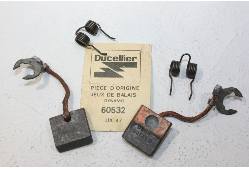 CHARBONS UX 47 POUR DYNAMOS 6/12V DUCELLIER...403 404 204 ID19 DS19...