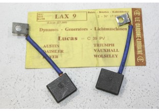 CHARBONS LAX 9 POUR DYNAMOS LUCAS...POUR AUSTIN DAIMLER ROVER TRIUM...