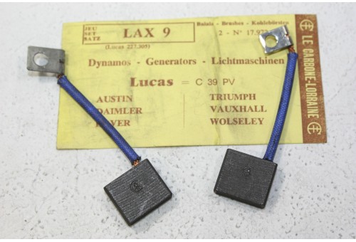 CHARBONS LAX 9 POUR DYNAMOS LUCAS...POUR AUSTIN DAIMLER ROVER TRIUM...
