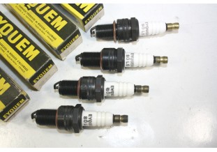 JEU DE 4 BOUGIES EYQUEM 80 LS...SIMCA 1000 RALLYE MATRA RENAULT R5 ...