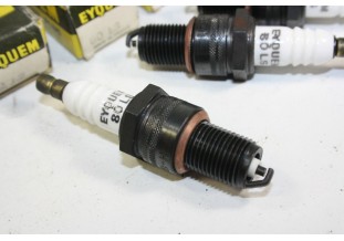 JEU DE 4 BOUGIES EYQUEM 80 LS...SIMCA 1000 RALLYE MATRA RENAULT R5 ...