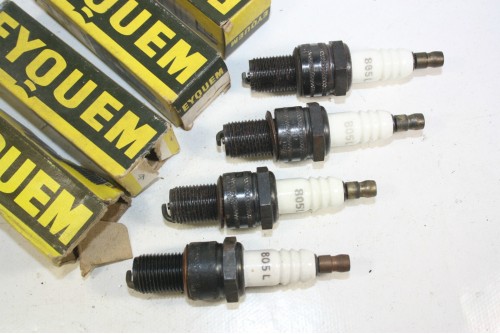 JEU DE 4 BOUGIES EYQUEM 805 L...CG PANHARD PEUGEOT TALBOT PORSCHE L...
