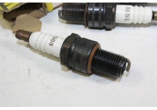 JEU DE 4 BOUGIES EYQUEM 805 L...CG PANHARD PEUGEOT TALBOT PORSCHE L...