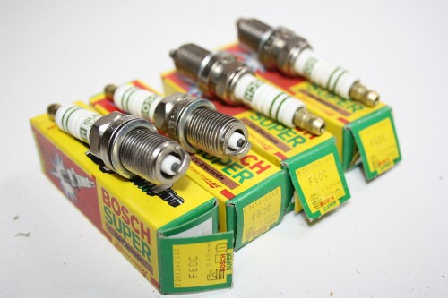 JEU DE 4 BOUGIES BOSCH SUPER F6DC..ALFA ROMEO 156 GT AUDI 80 QUATTR...