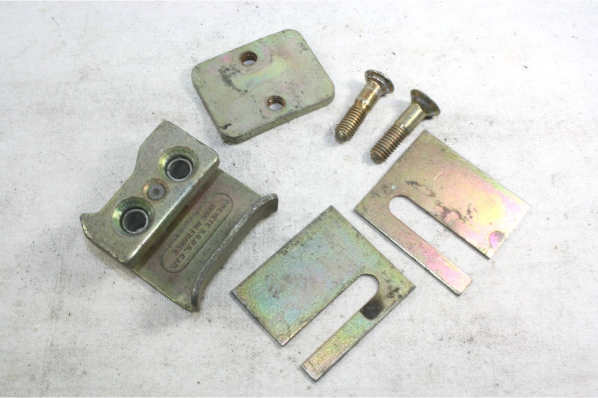 ENSEMBLE GACHE FIXE DE SERRURE DE PORTE COTE DROIT...CITROEN 2CV - ...