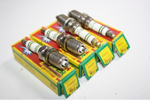 JEU DE 4 BOUGIES BOSCH SUPER FR6DC..ALFA ROMEO 156 GT AUDI 80 QUATT...