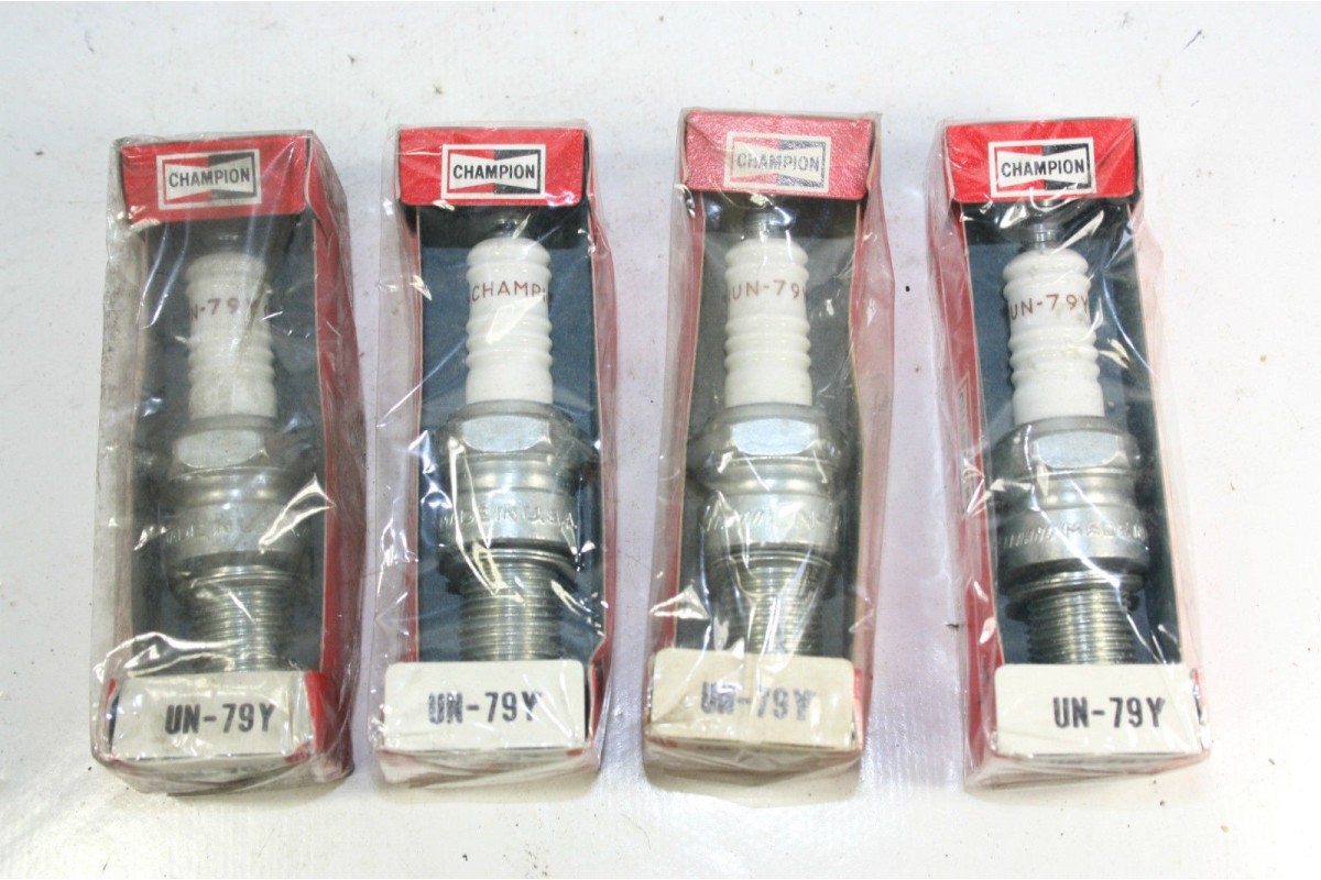 JEU DE 4 BOUGIES CHAMPION UN79Y..CITROEN SM RENAULT R15 FUEGO SIMCA...