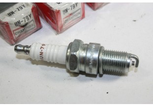 JEU DE 4 BOUGIES CHAMPION UN79Y..CITROEN SM RENAULT R15 FUEGO SIMCA...