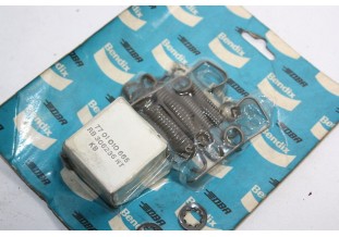 JEU D' ACCESSOIRES DE GARNITURES DE FREINS BENDIX..RENAULT R5 R6 R...